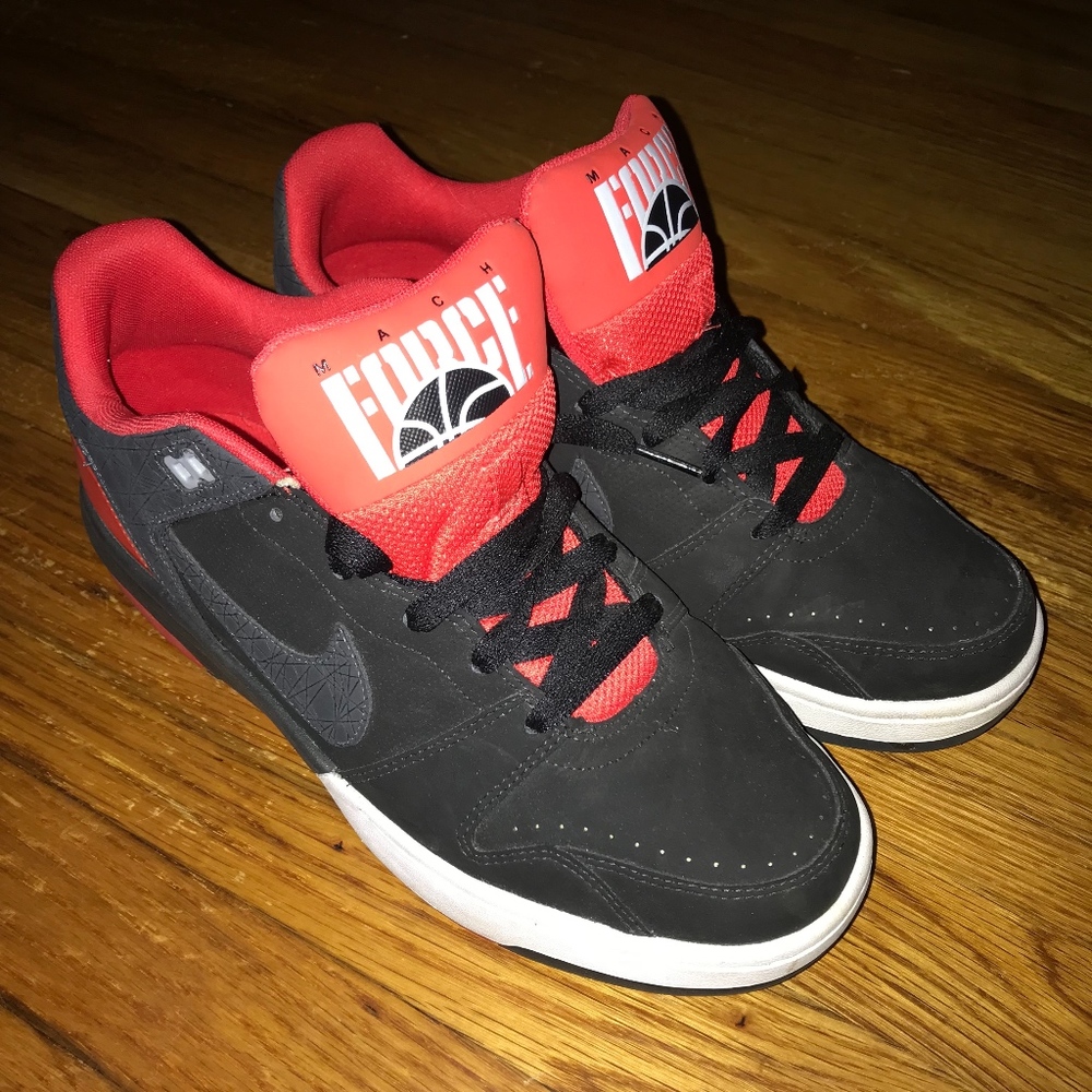 Men’s Vintage ‘12 Nike Mach Force Low Size: 10